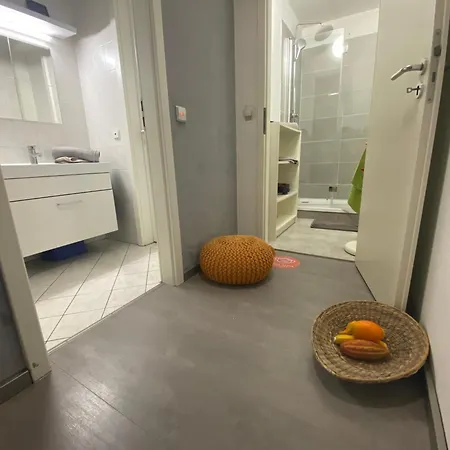 Apartment 2 Mit Gemeinschaftsraeumen, Tiefgarage *