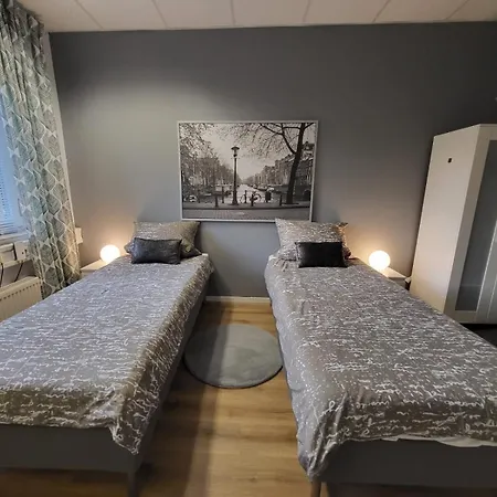 2 Mit Gemeinschaftsraeumen, Tiefgarage Apartment