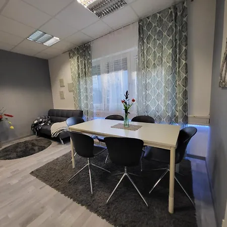 2 Mit Gemeinschaftsraeumen, Tiefgarage Apartment *